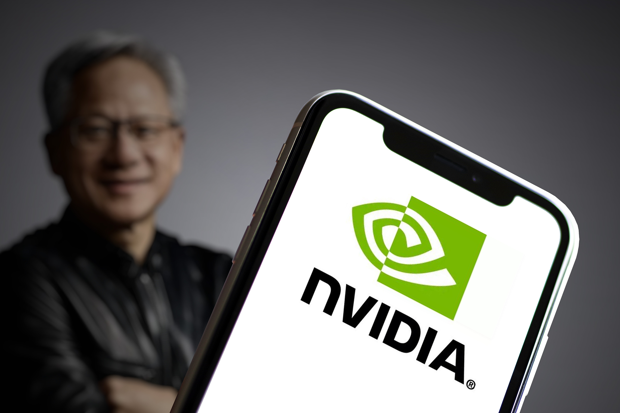 黄仁勋:AI 时代,企业应该尽可能多付薪酬;宇树科技发布 Dex5-S 灵巧手;OpenAI 新模型 24 天解决 100+ 世界级数学难题 | 极客早知道